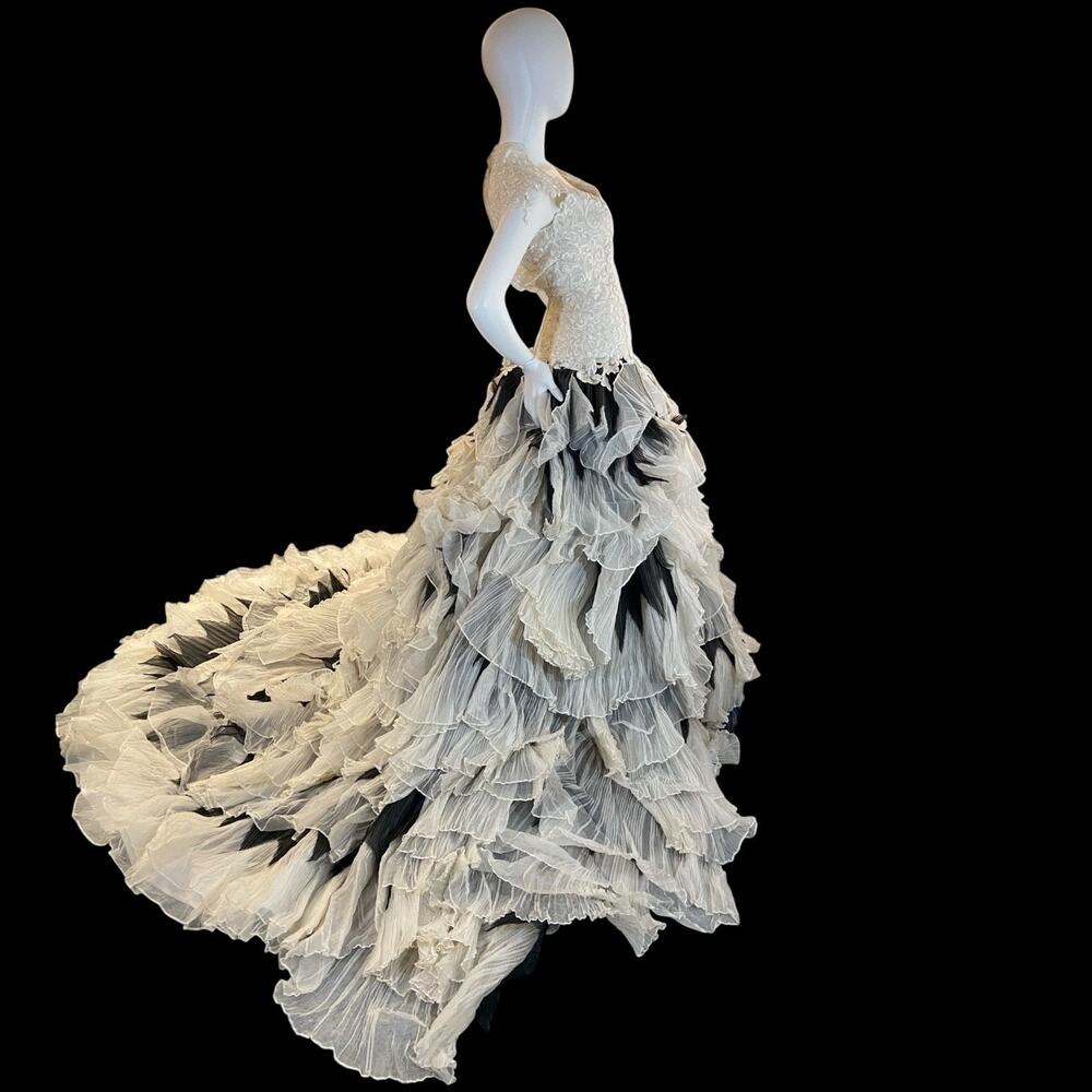 St. Pucchi 9417 Couture Wedding Dress – 2010s Black & Ivory Tiered Silk Gown - Picture 4 of 9